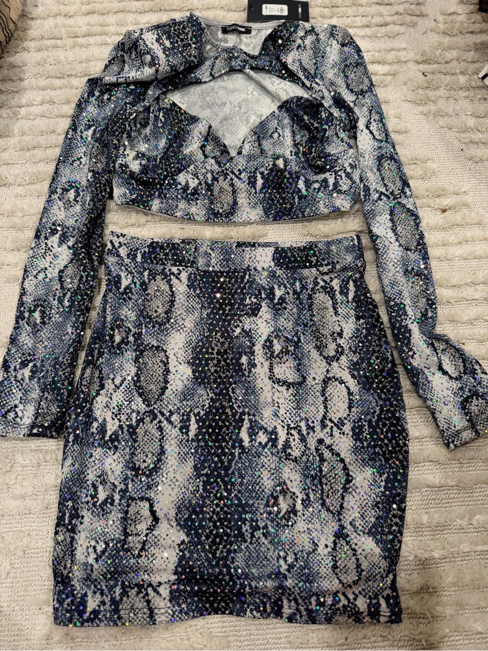 Snake Print Sequin Two-Piece Crop Top & Skirt Set - Gray/Black